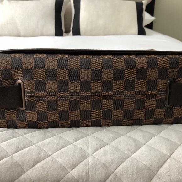 Louis Vuitton Brooklyn GM Damier Messenger Bag - Picture 8 of 10